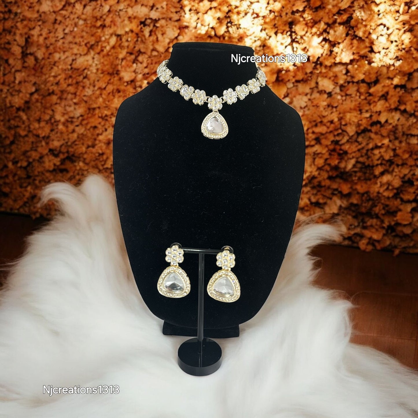 Stunning Simple Kundan Set with Beautiful Earrings