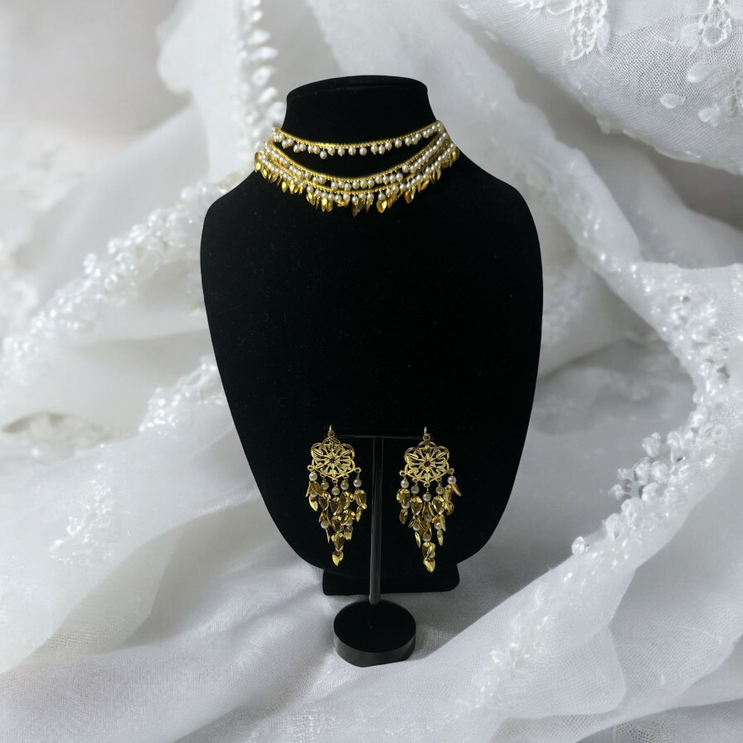 Triple Layered Gold Look Neckline with Beautiful Earrings in Pippal Patti