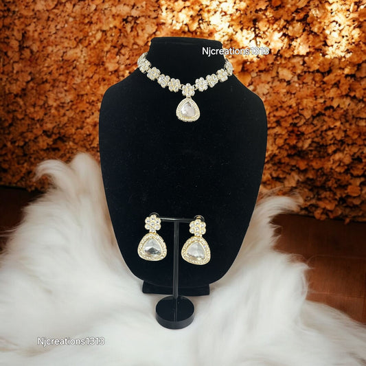 Stunning Simple Kundan Set with Beautiful Earrings