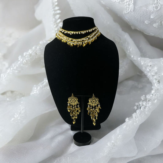 Triple Layered Gold Look Neckline with Beautiful Earrings in Pippal Patti