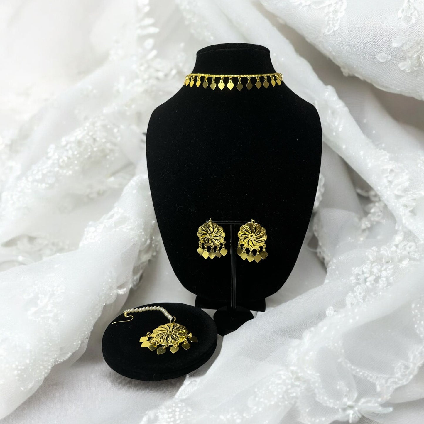 Gold Look Single neckline with Studs & Tikka