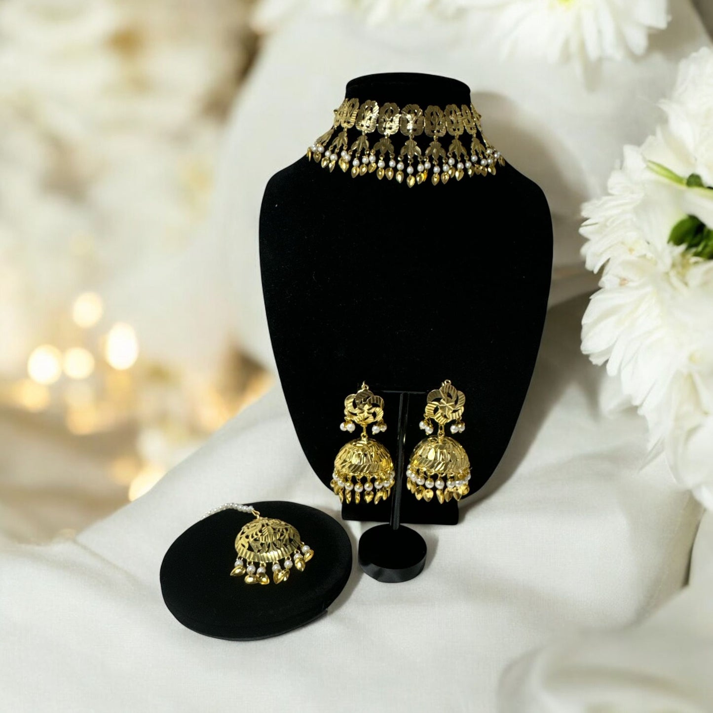 Beautiful Gold Look Necklace Set Paired with Jhumki & Tikka